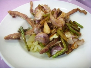 Cabrito_frito_con_ajos_uno_de_los_platos_estrella_de_la_casa.