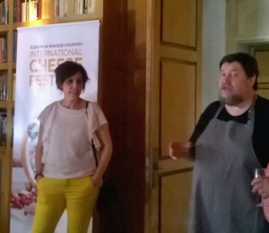 Luisa Villegas y el cocinero Mikel Zeberio  durante la presentación en Madrid del Festival.