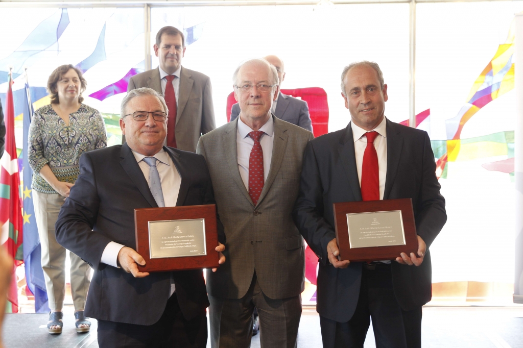 Salamero en el centro junto a J osé María Daroca (izda) y Luis Alberto Lecea (dcha).